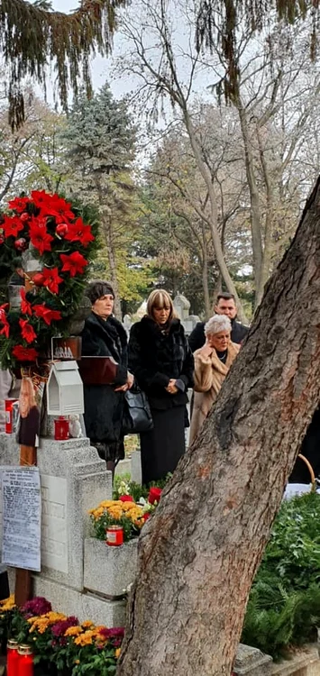 Simona Secrier, la parastasul de 40 de zile al regretatului său soţ foto: captură video Antena Stars