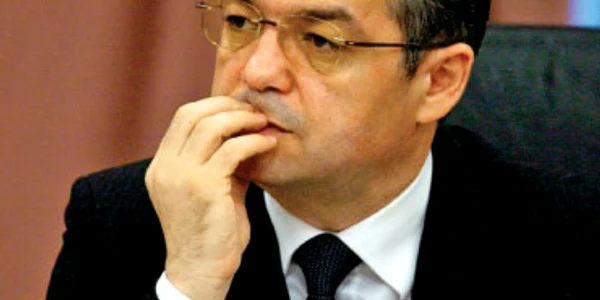 Boc discută pe tema Legii unice a salarizării cu miniştrii Finanţelor şi Muncii