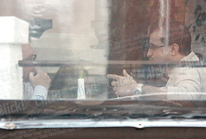 “Cârcotaşul”  zâmbeşte uşor, în timp ce discută  cu Gaiţă