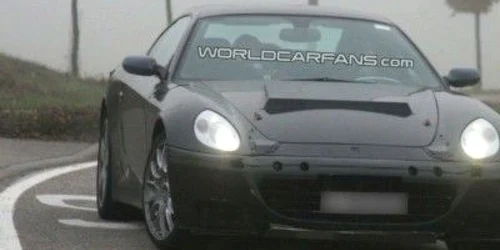 Au apărut primele imagini spion ale viitorului model Ferrari