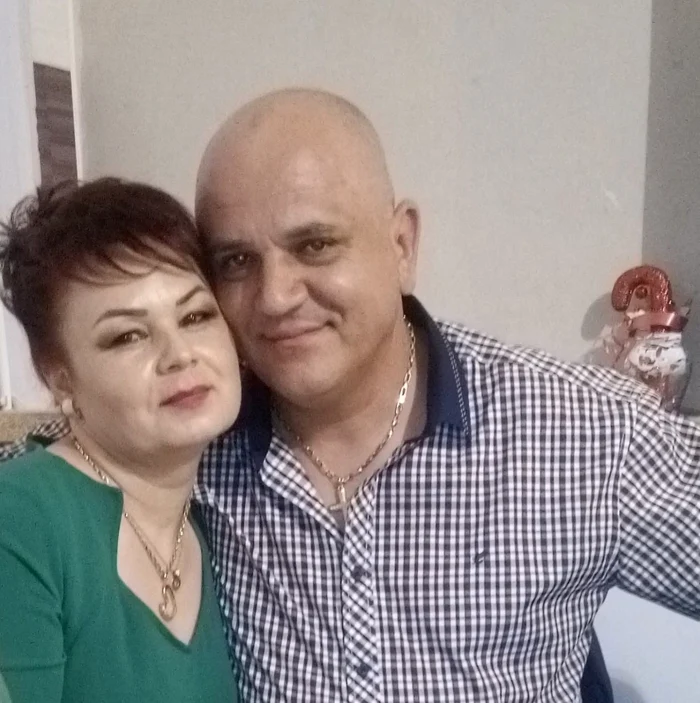 Ppmpierul Mihai Sfetcu alături de soţie FOTO Facebook