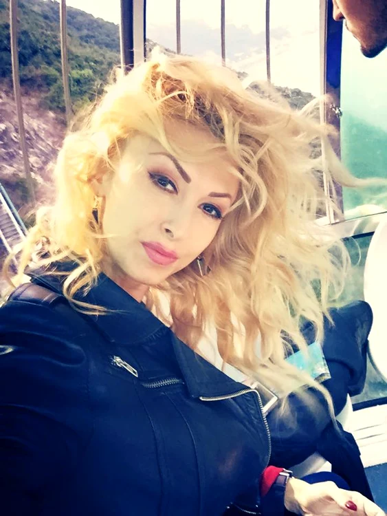 
    Andreea Bălan s-a fotografiat doar singură în locurile în care a mers în vacanţăFoto: Arhiva personală  
