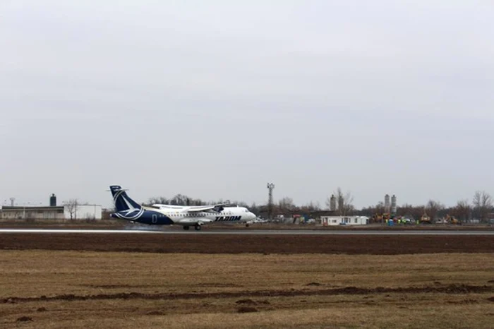 
    Primul avion care a decolat de pe Pista 2 a fost cel al companiei Tarom  