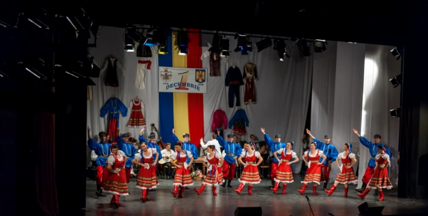 Spectacol la Teatrul Jean Bart FOTO Ansamblul Baladele Deltei