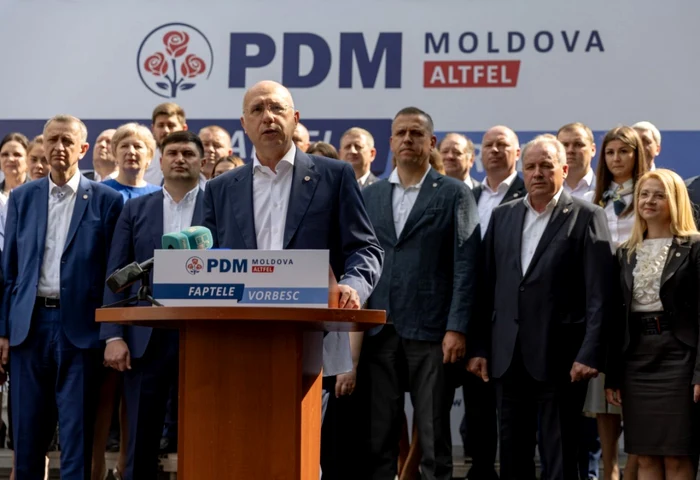 Liderul PDM, Pavel Filip, alături de candidaţii PDM la funcţia de deputat pentru alegerile din 11 iulie