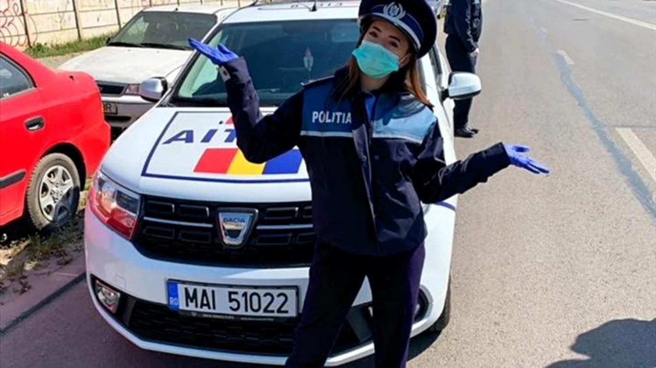 Larisa Iordache a postat pe 9 aprilie că face treabă ca polițist