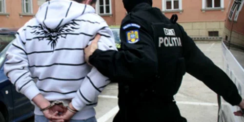 Bărbatul este audiat în acest moment de polițiștii criminaliști