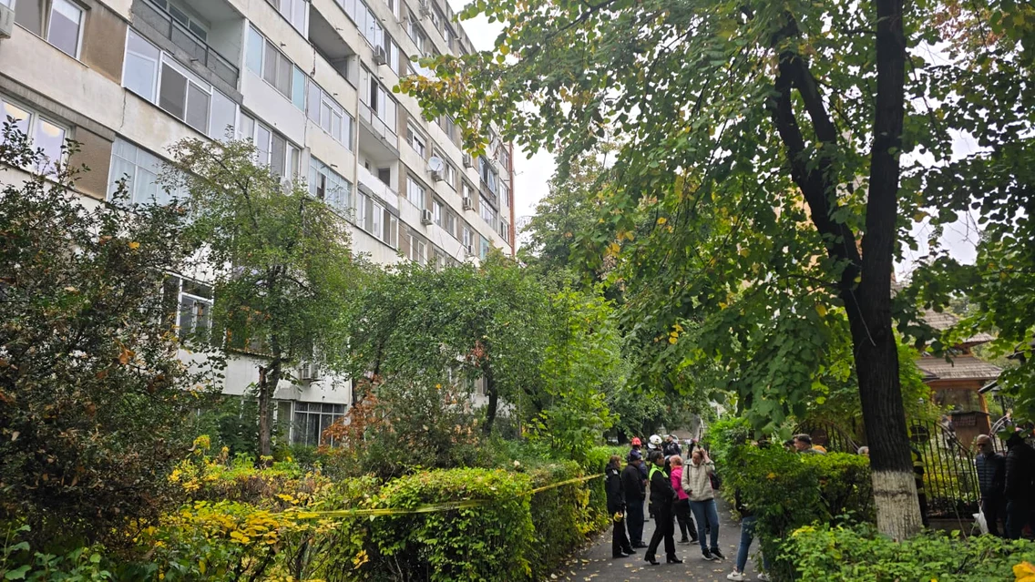 Bloc de pe Drumul Taberei, rupt de cutremur 