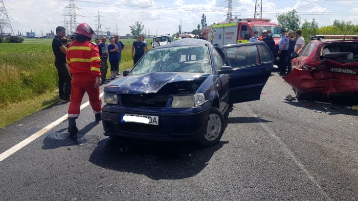 Patru persoane au fost transportate la spital FOTO. martor