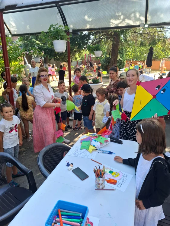 Activități în cadrul școlii de vară la Parohia Velența 1 Oradea FOTO: Fb/Biserica Velența I Oradea