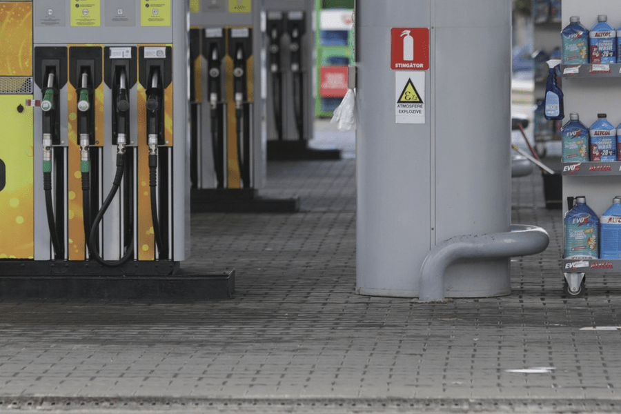 Guvernul suspendă compensarea cu 50 de bani a prețurilor la carburanți. Când ar putea fi aplicată din nou