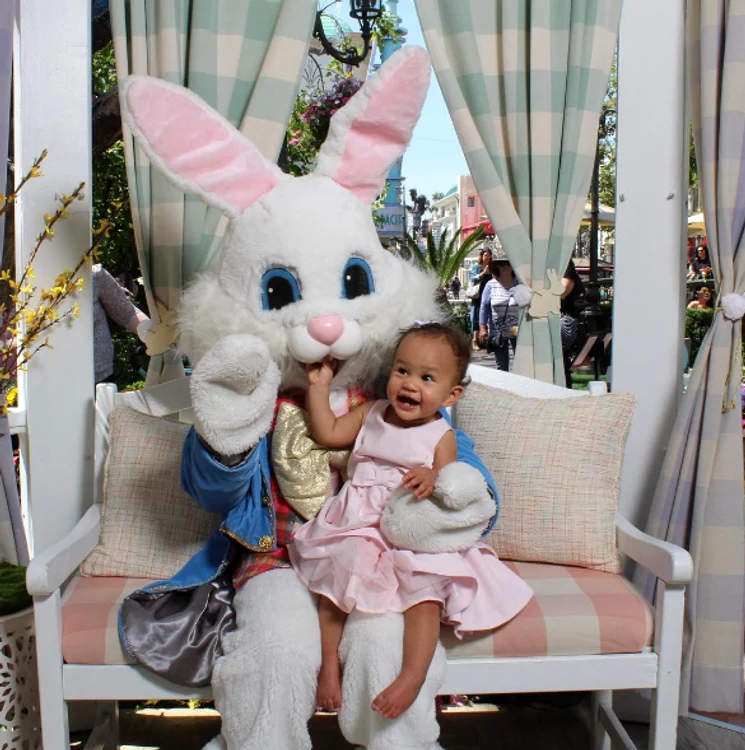luna legend, John, Chrissy teigen png