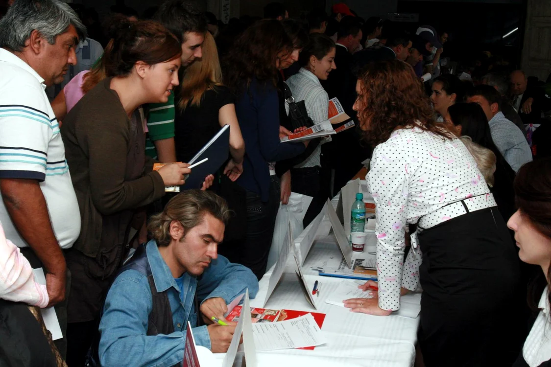 Tinerii absolvenţi clujeni vor urma cursuri gratuite de perfecţionare. FOTO: Arhivă