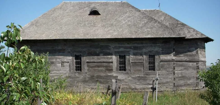 Biserica de lemn " Adormirea Maicii Domnului" 