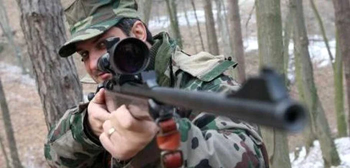 Paznicul de vânătoare a fost împuşcat accidental în cap de un coleg de muncă 