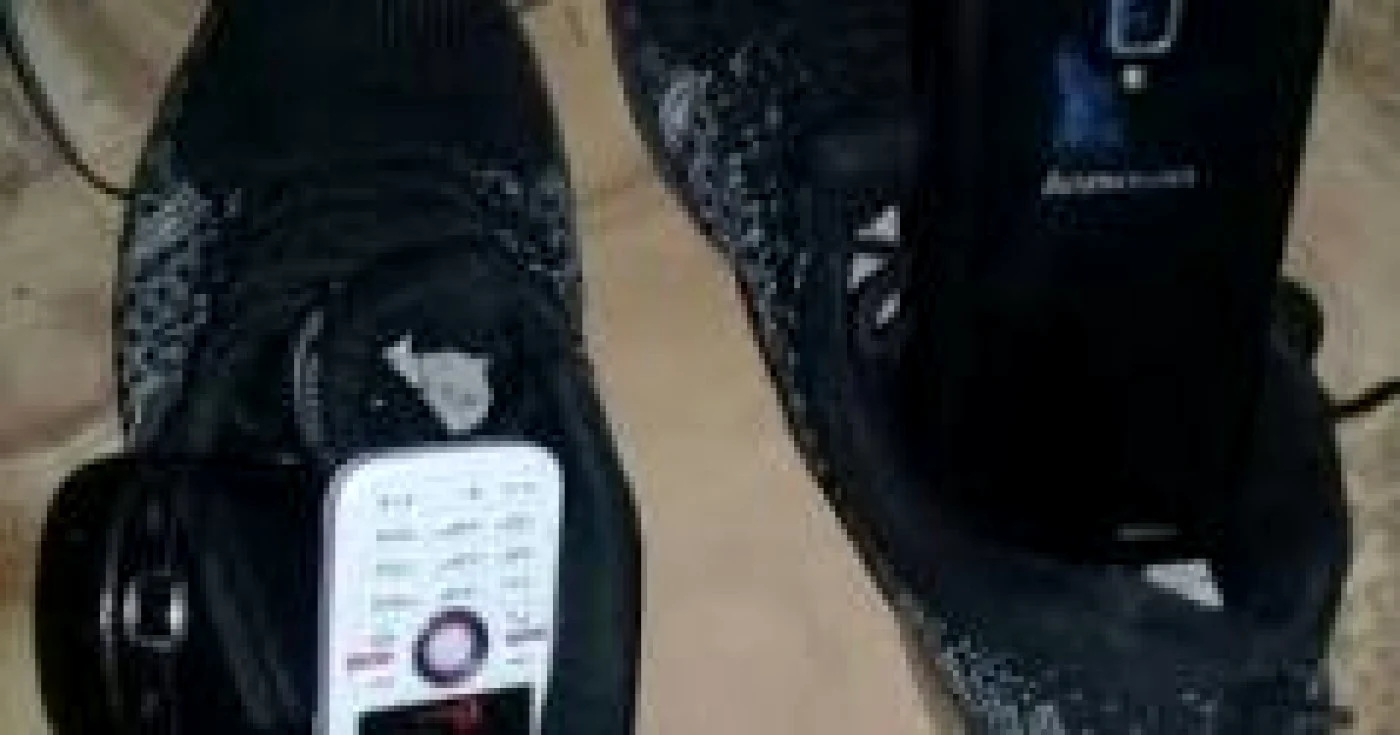 telefoane în adidasi