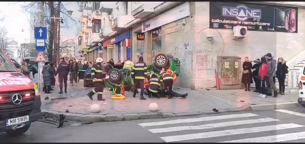 Accident teribil la Galați. Două mașini au ajuns pe trotuar: cinci răniți, dintre care trei copii VIDEO UPDATE