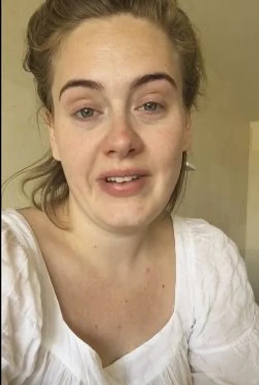 Adele racita cobza jpeg