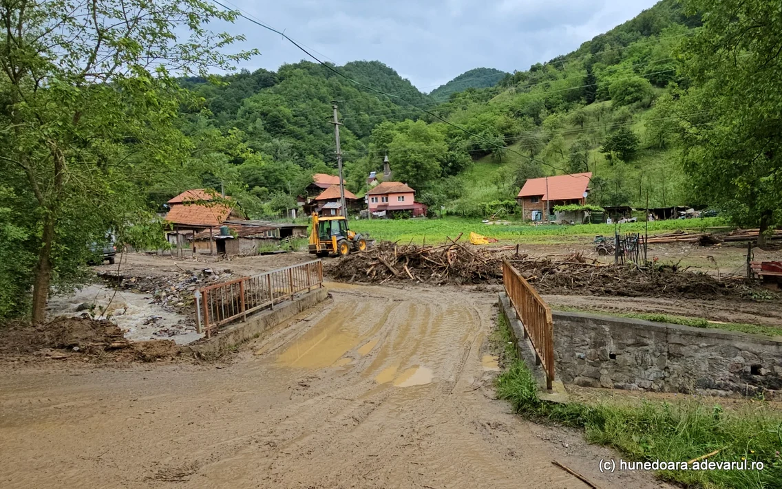 Valea Cernei și Cernișoarei, după inundatii  Foto Daniel Guță ADEVĂRUL (69) jpg