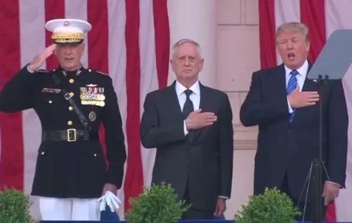 Joseph Dunford, James Mattis şi Donald Trump Sursa foto: Captură YouTube