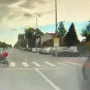 Mama lovită la Apărătorii Patriei pe trecerea de pietoni - blurat