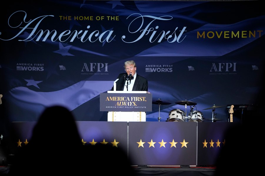 Trump promite o „armată puternică” şi sfârşitul războaielor din Orientul Mijlociu şi Ucraina