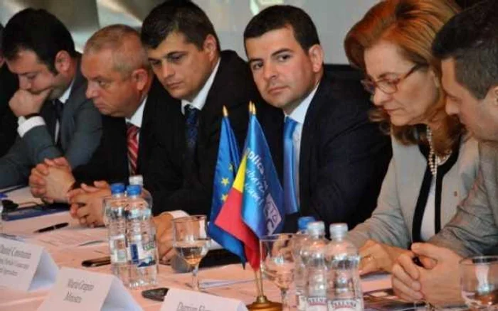 Laurenţiu Rebega, Daniel Constantin şi Maria Grapini. FOTO PC Prahova