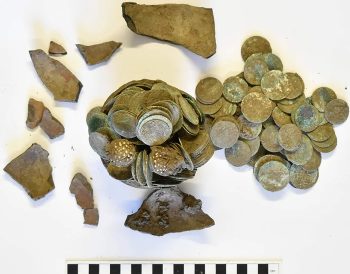 Tezaurul medieval de la Fântânele (foto: Complexul Muzeal Bistrița-Năsăud)