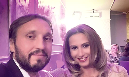 Crina se află în vacanță  împreună cu iubitul ei,  Gabi Popescu jpeg