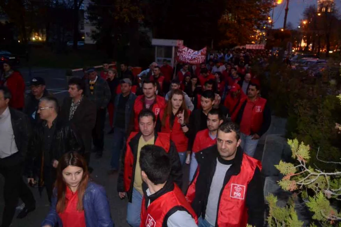 Manifestanţii s-au plimbat pe Bulevardul Revoluţiei