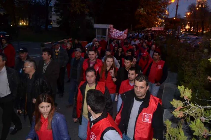 Manifestanţii s-au plimbat pe Bulevardul Revoluţiei