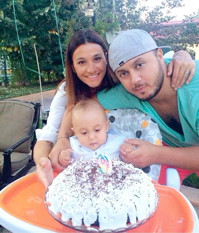 Claudia şi Gabi i-au făcut tort  micuţului Gabriel Alexandru