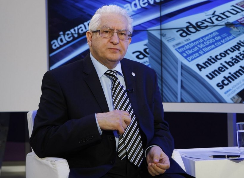 Orele de aur ale creierului, potrivit medicului Vlad Ciurea: De ce este bine să ne trezim devreme, odată cu „cântatul cocoșului”