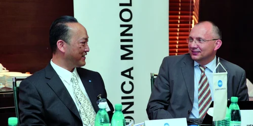 Ken Osuga, preşedintele Konica Minolta Europa (stânga) şi Helmut Ignat, şeful reprezentanţei din România