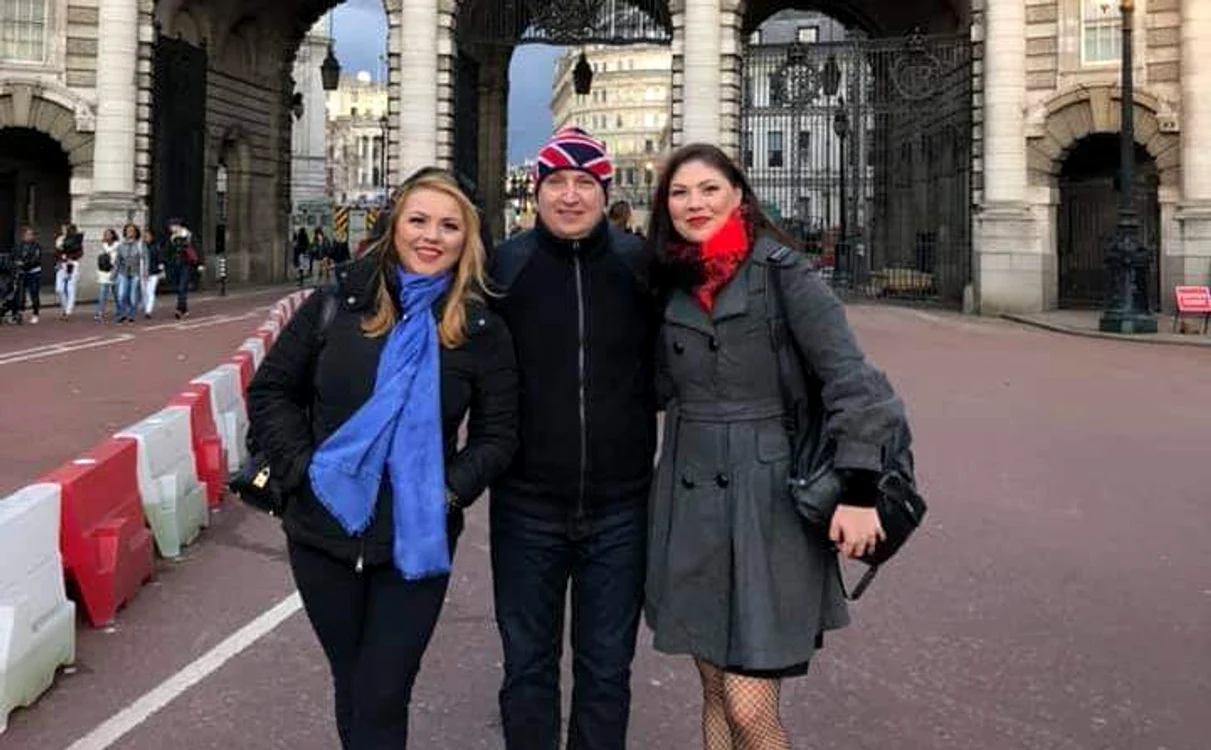 
    Soţii Rednic şi prietena lor, la Londrafoto: arhivă personală  