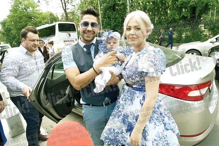 Ștefan Mihalache, alias  Connect-R, și Mihaela  Șotrocan, alias Misha,  au creștinat-o duminică  pe Maya, fetița lor născută  pe 25 ianuarie 2014 (Fotografii: Dorin Constanda)