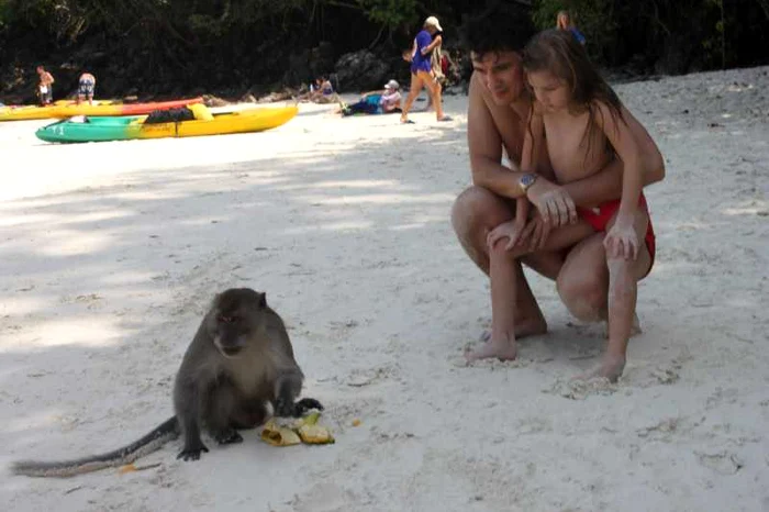 Luis Lazarus, excursie în Thailanda cu Andreea şi Ana. (Foto: Arhiva personală)
