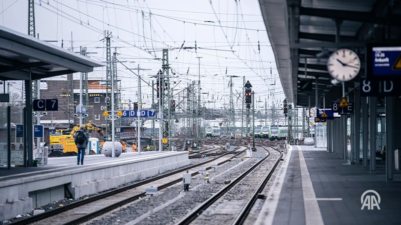 Circulația trenurilor a fost însă blocată complet timp de peste două ore și jumătate în Germania