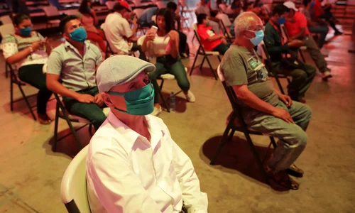 La gala din Managua spectatorii au stat la distanță unii de ceilalți jpeg