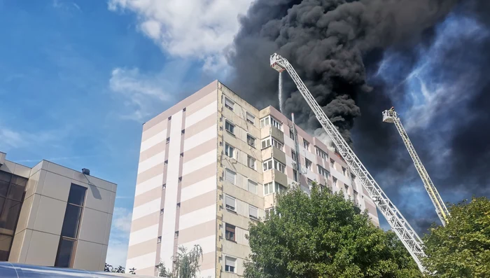 Pompierii au intervenit cu mai multe autospeciale FOTO Ștefan Both