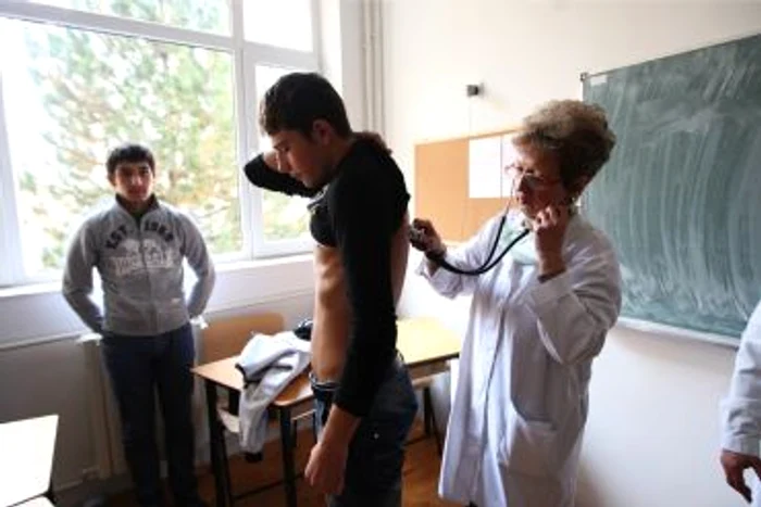 
    Liceenii din Filiaşi nu vor mai merge la cursuri, timp de patru zile.  