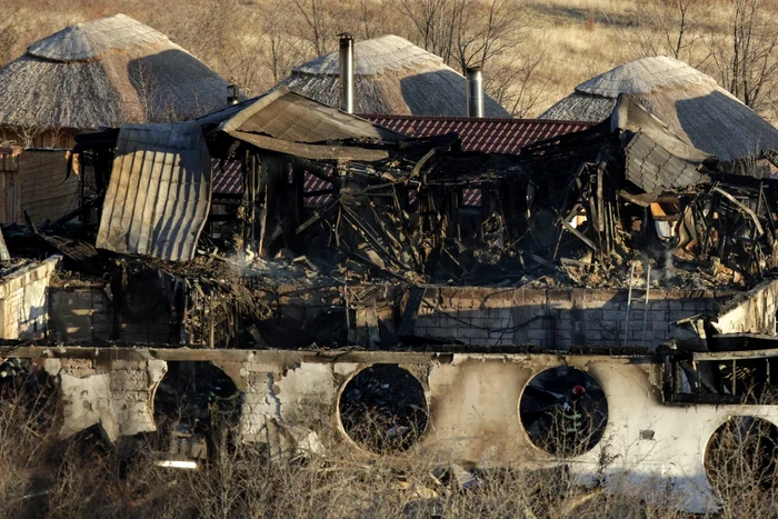 Urmări ale incendiului de la „Ferma Dacilor“, Tohani, jud. Prahova. FOTO Inquam Photos / Bogdan Buda