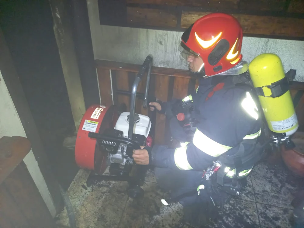 Pompierii au stins incendiul într-o oră FOTO: ISU Vâlcea