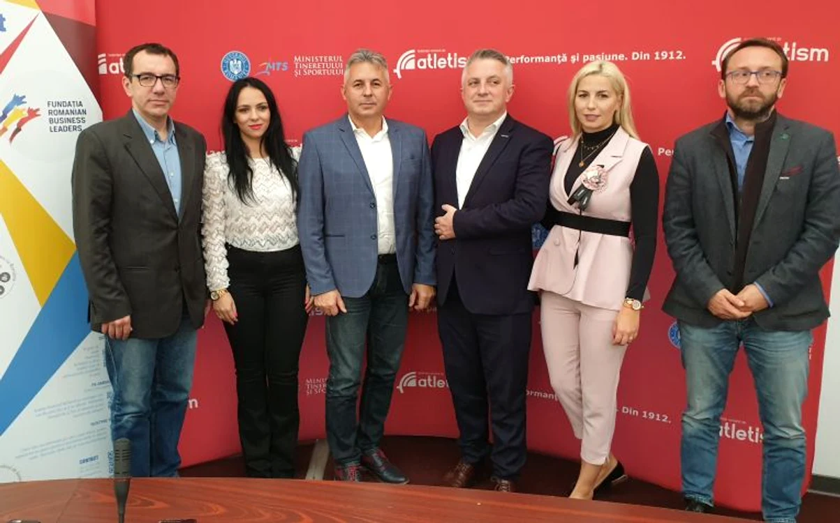 
    Oficialii care au participat la semnarea protocolului  