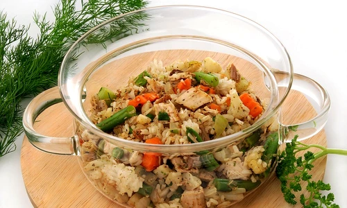 salata de orez cu piept de pui si ciuperci jpeg