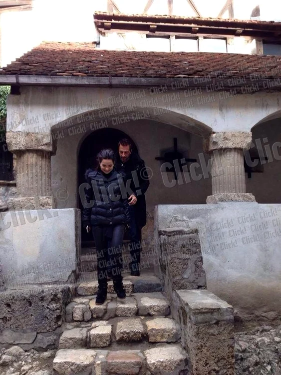 
    Inna, în vizită la Castelul Bran  