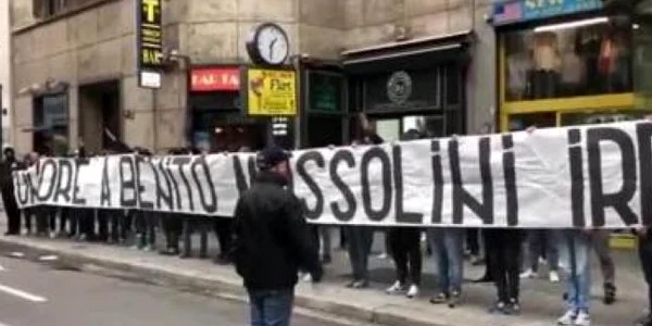 banner mussolini FOTO News.ro