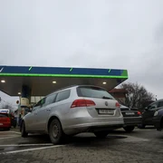Benzinărie - combustibil - benzina = motorina FOTO Mediafax 
