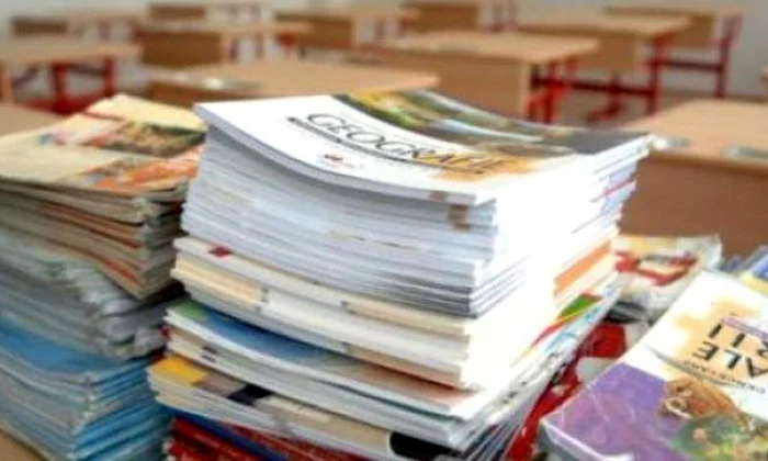 Manuale școlare sau interese financiare? jpeg