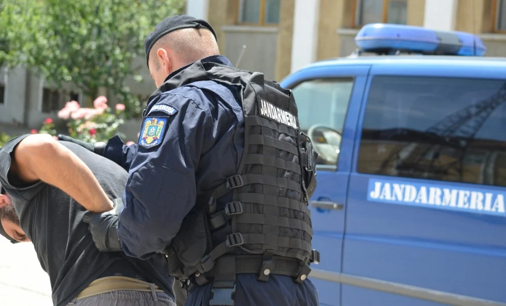 Un bărbat, reținut la Ilfov după ce a afișat simboluri legionare la sediul IPJ